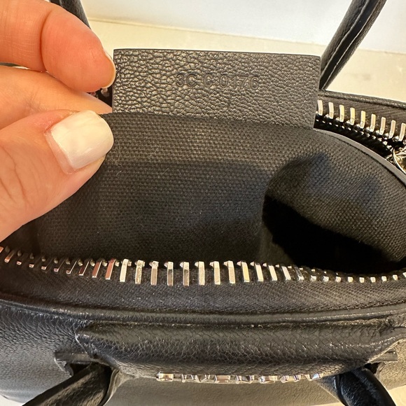 Authentic black mini Givenchy antigona with crossbody strap - Picture 4 of 7